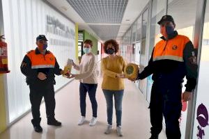 Protección Civil de Almenara dona a la Escola Infantil Municipal un desfibrilador y un equipo antiatragantamiento