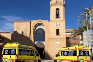 La ambulancia municipal de Pilar de la Horadada colabora en la campaña de vacunación