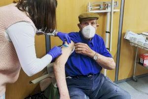 Prácticamente la totalidad de las personas mayores de 90 años de Benaguasil han recibido ya la vacuna contra la Covid-19