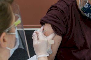 La vacunación de la Covid-19 en alérgicos es segura, según los especialistas del Hospital de Manises