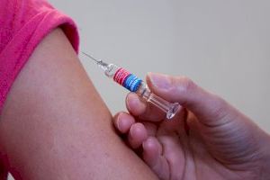 Sanidad actualiza la estrategia de vacunación: consulte cuándo le tocará vacunarse