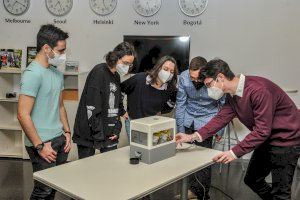 Estudiantes de la UPV diseñan un dispensador de medicamentos inteligente