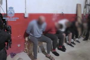 Detenidas 30 personas tras desarticular en Almoradí un laboratorio clandestino que producía 600 kilos de cocaína al mes