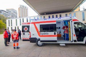 La Asamblea Local de Cruz Roja Benidorm presenta su nueva ambulancia