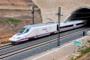La nueva línea de AVE que une Madrid con Elche y Orihuela hace que más de 3.500 personas viajen en su primer mes
