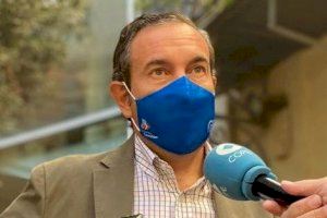 Fernando Pastor critica que Puig “queme” 450.000 euros en placas de la memoria histórica cuando “se disparan las colas del hambre”