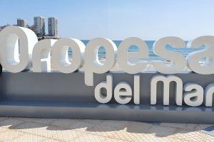 Oropesa del Mar potencia su marca turística y estrena letreros en las playas de La Concha y Amplàries