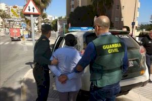 La Guardia Civil detiene a una mujer en Calpe por simular dos robos en su vivienda para estafar al seguro