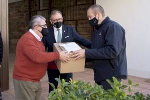 Miles de kilómetros por Castellón para repartir más de medio millón de mascarillas por todos los municipios