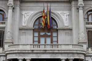 Catalá denuncia que Ribó lleva cinco años sin cumplir el acuerdo del Pleno para aprobar un reglamento sobre los usos del balcón del Ayuntamiento
