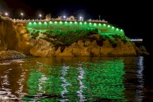 Benidorm celebra el Saint Patrick’s Day tiñendo de verde Ayuntamiento, Castell y Tossal