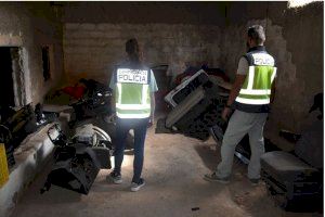 La Policía Nacional desarticula en Alicante una organización criminal dedicada a robar vehículos y desguazarlos para montar sus piezas en coches siniestrados que luego comercializaban