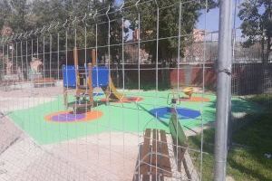El Ayuntamiento de Alicante renueva el pavimento de los parques infantiles de Alicante