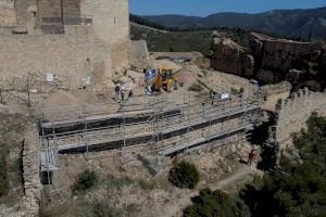 Ronchera valora la rehabilitación de la muralla de la Albacar del castillo de Xivert como ejemplo de la firme apuesta de la Diputación por la recuperación del patrimonio