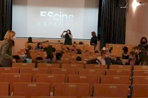 Xilxes estrena el equipo de cine del Teatro Municipal con la proyección de dos películas para el alumnado del CEIP Lluís Vives