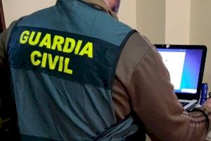 La Guardia Civil de Gandia logra detener a dos personas por estafar más de 80.000 euros robando información y datos bancarios por Internet