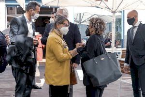 El alcalde de Elche se reúne con la eurodiputada Rodríguez-Piñero y empresarios del calzado para analizar vías de acceso a los fondos europeos