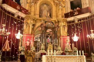 La concejala de Fiestas de Elche apoya la Semana Santa en la eucaristía del Domingo de Resurrección