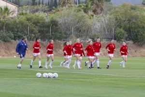La selección española femenina Sub-19 realiza unas jornadas de entrenamiento en l’Alfàs del Pi