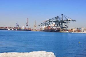 Comencen a arribar al Port de València els primers vaixells procedents del Canal de Suez