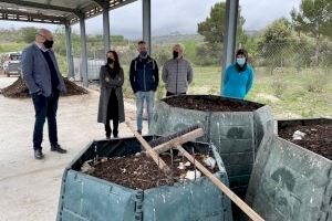 La vicepresidenta Maria Josep Amigó visita la isla de compostaje de Otos
