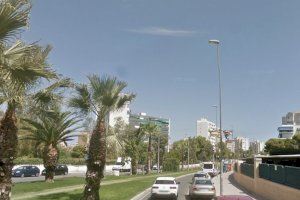 Mor un jove de 18 anys a Alacant després de col·lidir la seua moto contra un vehicle