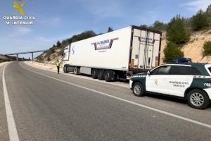 La Guardia Civil da el alto en Alcoy a un camionero que multiplicaba por 5 la tasa de alcohol permitida