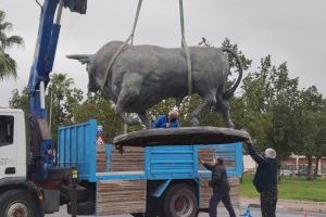 Se llevan a restaurar la estatua del toro de la Vall d’Uixó