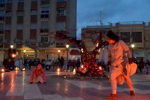 Orpesa inaugura la primera edició del festival d'arts de carrer A RAS! amb l'espectacle 'Olea'