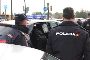 Un hombre fractura la luna de un vehículo en una discusión de tráfico en Valencia