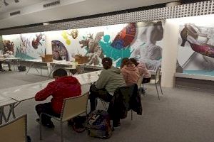 Un grupo de 80 niños, niñas y adolescentes tutelados por la Generalitat participan en talleres organizados por el Centro de Artesanía