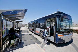 Creada una nueva parada de autobús a la entrada del mercadillo semanal de Torrevieja