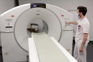El nuevo PET TAC digital del hospital del Vinalopó permite bajar la dosis de radiofármacos a los pacientes oncológicos