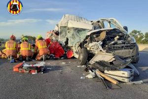 Quatre ferits després de xocar un camió i un cotxe en l'autovia a l'altura de l'Alcúdia