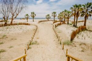Las playas de Castellón renuevan la bandera que acredita su calidad ambiental, turística y de sostenibilidad