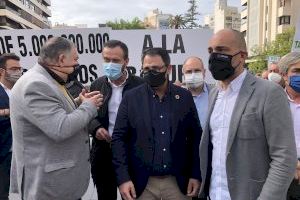El alcalde de Elche hace un llamamiento al diálogo y a evitar la lucha de partidos en la concentración de Alicante contra los recortes del Trasvase Tajo-Segura
