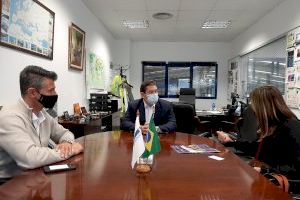 L'alcalde d'Almussafes visita l'empresa Transfesa Logistics, situada en el Polígon Industrial Joan Carles I