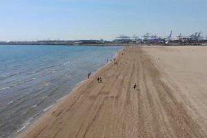 València mantindrà tot l'any el carril de natació a les platges del Cabanyal i la Malva-rosa