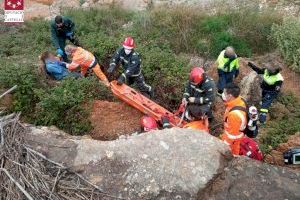Rescatan a una mujer que cayó al cauce de una rambla en Benicarló