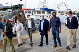 El director general de Agricultura, Ganadería y Pesca y el director general de Turisme Comunitat Valenciana asisten a la entrada de las barcas en la Vila Joiosa