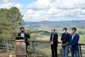Els responsables de Terres dels Alforins demanden accions concretes per a protegir el seu paisatge davant el Secretari Autonòmic de Turisme en una visita pel territori