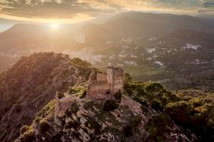 Una bella panorámica del castillo de Serra ganadora de un concurso de fotografía local