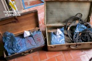 Desactivan más de 10 kilos de explosivos abandonados en una vivienda de Sumacàrcer
