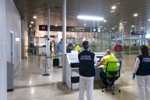 El Govern prorroga les restriccions per als vols procedents del Brasil i Sud-àfrica