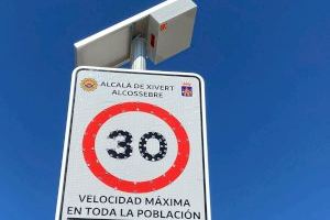 Alcalà-Alcossebre adapta la señalización vial a la reducción de velocidad en vías urbanas