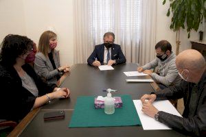 La Diputación y Apesocas cooperaran en la implantación de la lengua de signos en la agenda institucional provincial