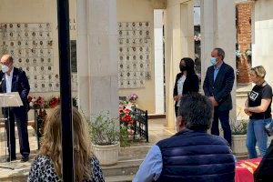 El cementeri municipal d’Alzira ha sigut l’escenari de l’acte d’homenatge als alzirenys afusellats a Paterna