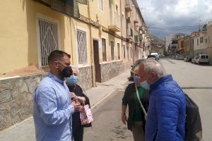 El Ayuntamiento de Elda se reúne con los vecinos de Virgen de la Cabeza para darles a conocer los proyectos y actuaciones que permitirán revitalizar el barrio
