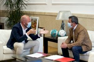 El presidente de la Diputació, Toni Gaspar, se reúne con el alcalde de Segart, Francisco José Garriga