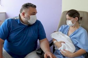 Una dona dona a llum en La Fe de València a un bebé sa després de contraure el covid